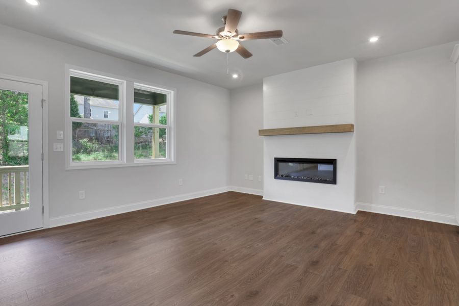Spacious, unfurnished interior of a new home in Towne Village at Suwanee Dam, Sugar Hill (Image 25).