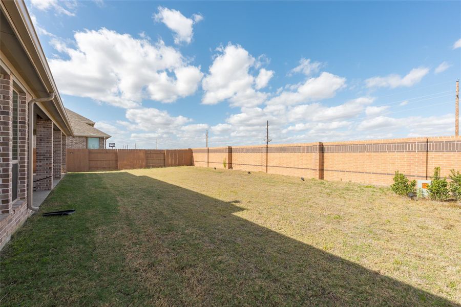 Exterior details and patio area of a home in Elyson, Katy (Image 3).