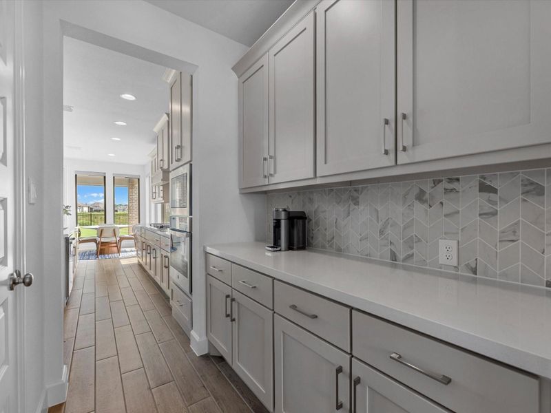 Furnished interior view inside a new home in Valencia, Manvel (Image 10).