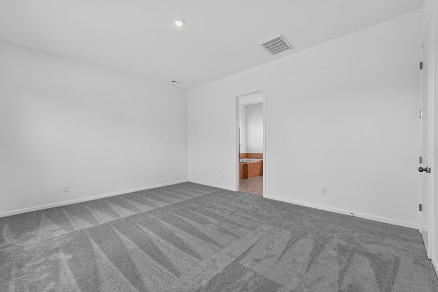 Spacious, unfurnished interior of a new home in Estates at Sugar Creek, Fort Mill (Image 23).