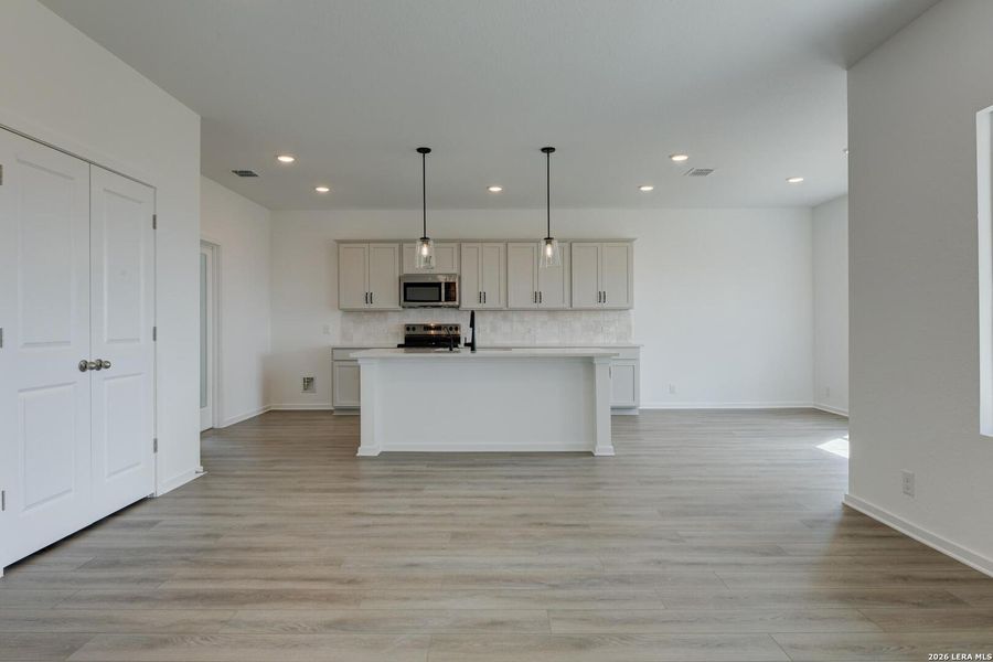 Spacious, unfurnished interior of a new home in Hennersby Hollow, San Antonio (Image 32). Spacious, unfurnished interior of a new home in Hennersby Hollow, San Antonio (Image 32).