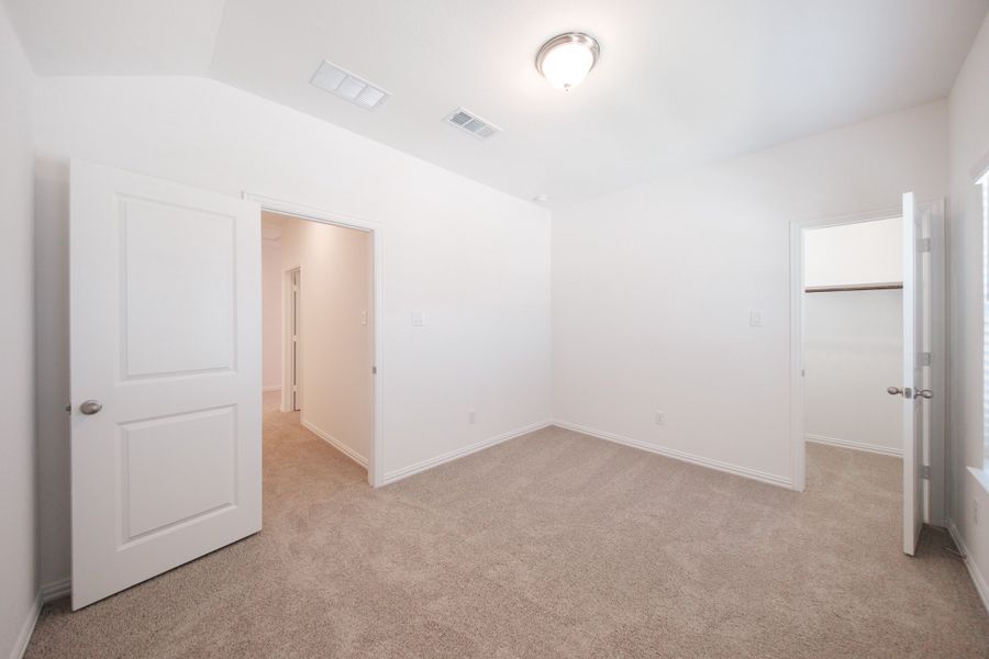 Spacious, unfurnished interior of a new home in The Villages of Hurricane Creek, Anna (Image 29).