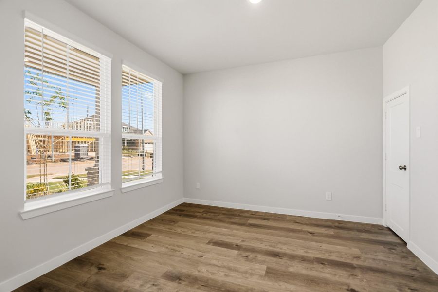Spacious, unfurnished interior of a new home in Fulshear Lakes, Fulshear (Image 10). Spacious, unfurnished interior of a new home in Fulshear Lakes, Fulshear (Image 10).