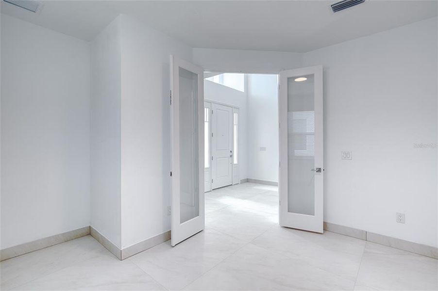 Spacious, unfurnished interior of a new home in , Daytona Beach (Image 43).