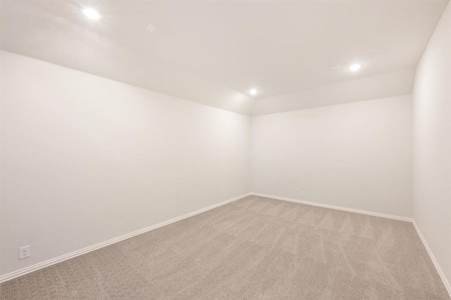 Spacious, unfurnished interior of a new home in The Oaks, Red Oak (Image 30).