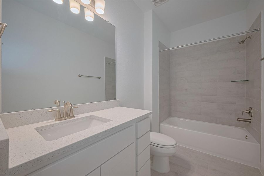 Furnished interior view inside a new home in Lago Mar, Texas City (Image 16).