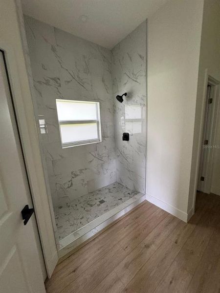 Spacious, unfurnished interior of a new home in , Port Charlotte (Image 4).