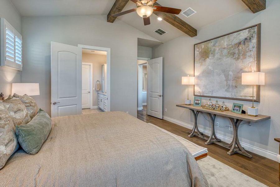 Furnished interior view inside a new home in , Horseshoe Bay (Image 14).