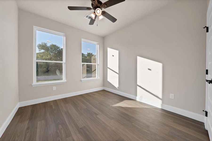 Spacious, unfurnished interior of a new home in , Granbury (Image 11).