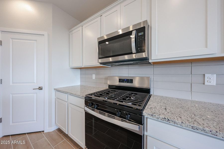 24-Century-Communities_Lakes-at-Rancho-E