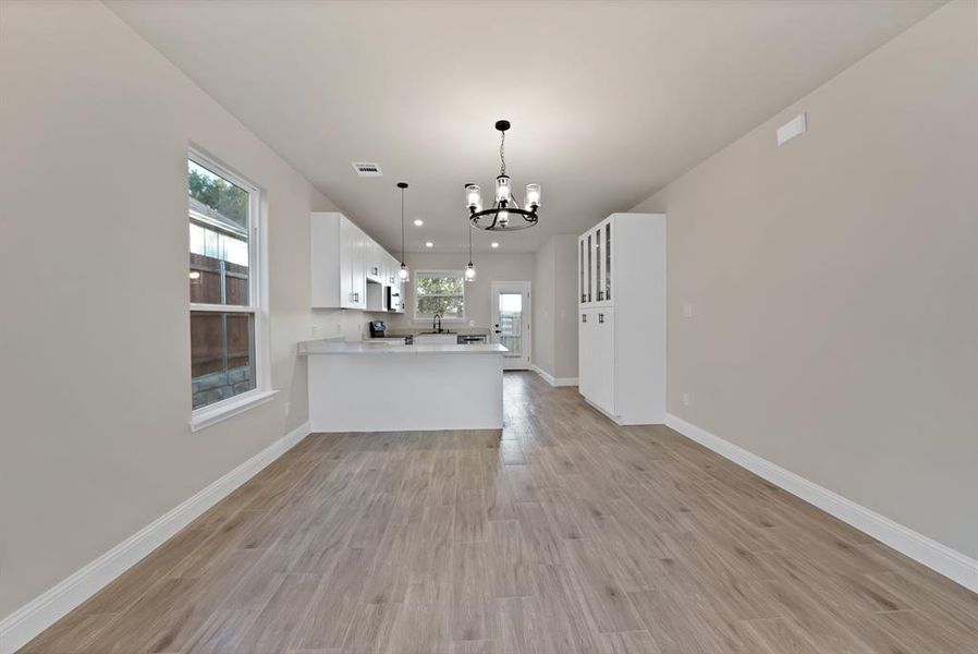 Spacious, unfurnished interior of a new home in , Granbury (Image 20).