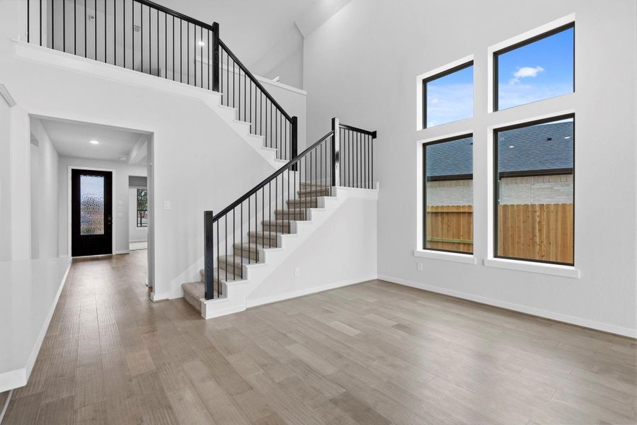 Spacious, unfurnished interior of a new home in Sienna 45', 50', Missouri City (Image 14).