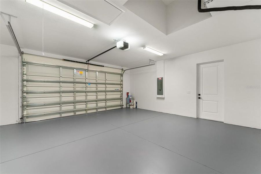 Spacious, unfurnished interior of a new home in , North Port (Image 30).