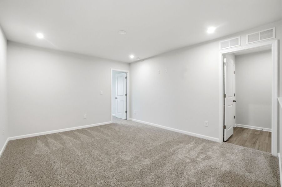Spacious, unfurnished interior of a new home in Stonesummit at Reedy Creek, Charlotte (Image 17).