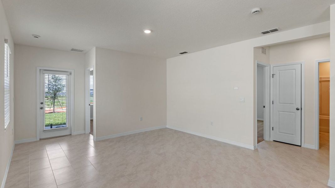 Spacious, unfurnished interior of a new home in Hamilton Bluff, Lake Hamilton (Image 10).