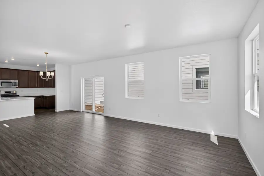 Spacious, unfurnished interior of a new home in Sky Ranch, Aurora (Image 10).