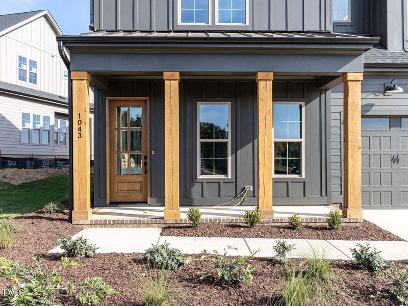 003-1280x960-front-porch