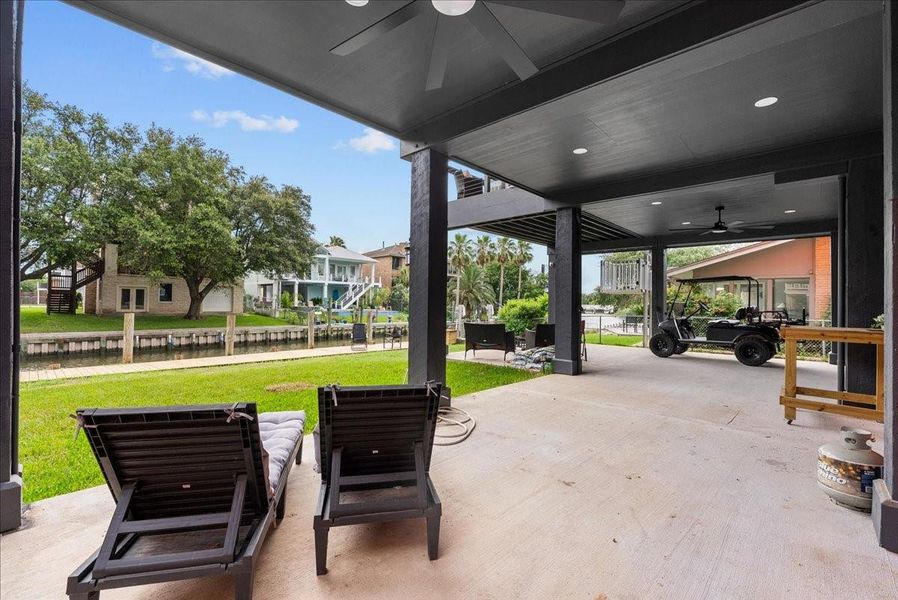 Exterior details and patio area of a home in , Kemah (Image 18).