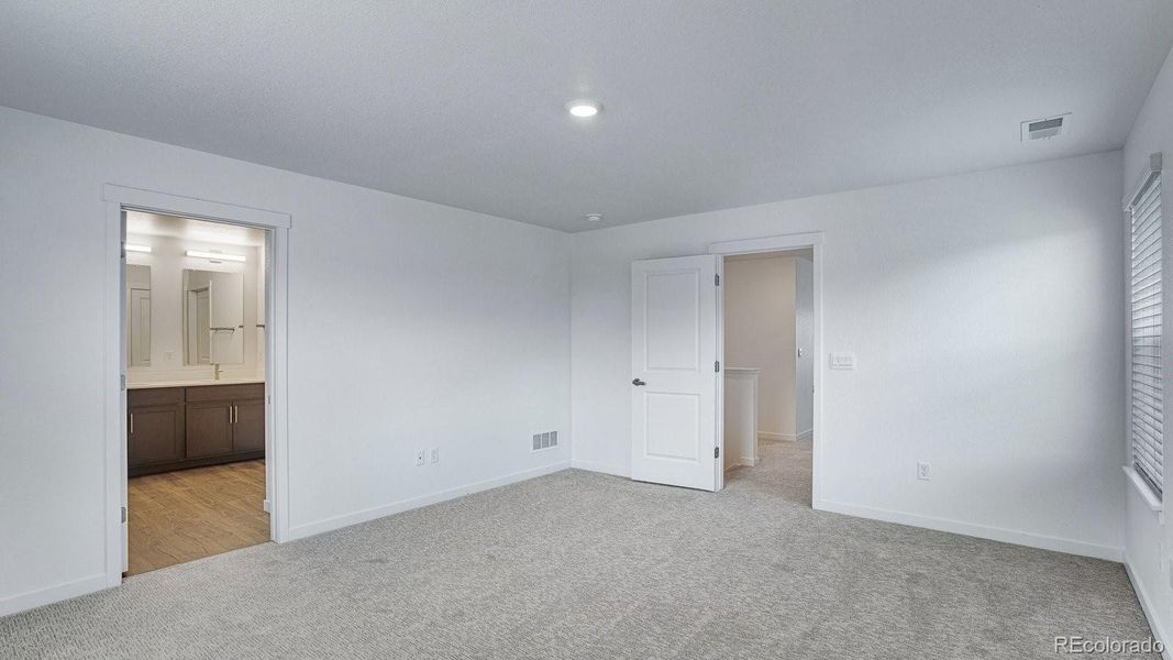 Spacious, unfurnished interior of a new home in Hansen Farm, Fort Collins (Image 32).