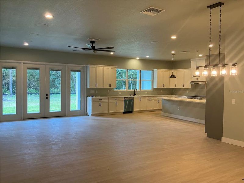 Spacious, unfurnished interior of a new home in , Deland (Image 17).