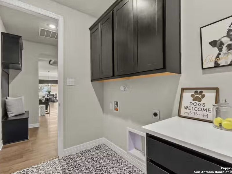 Furnished interior view inside a new home in Potranco Oaks, Castroville (Image 25).
