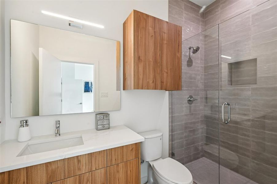 Furnished interior view inside a new home in , Dallas (Image 5).