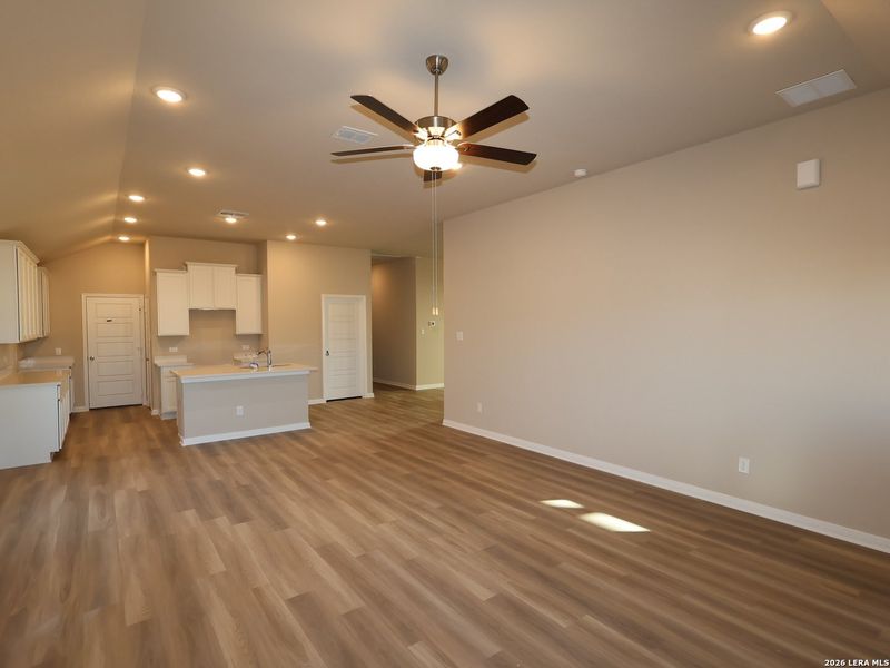 Spacious, unfurnished interior of a new home in Agave, San Antonio (Image 22).