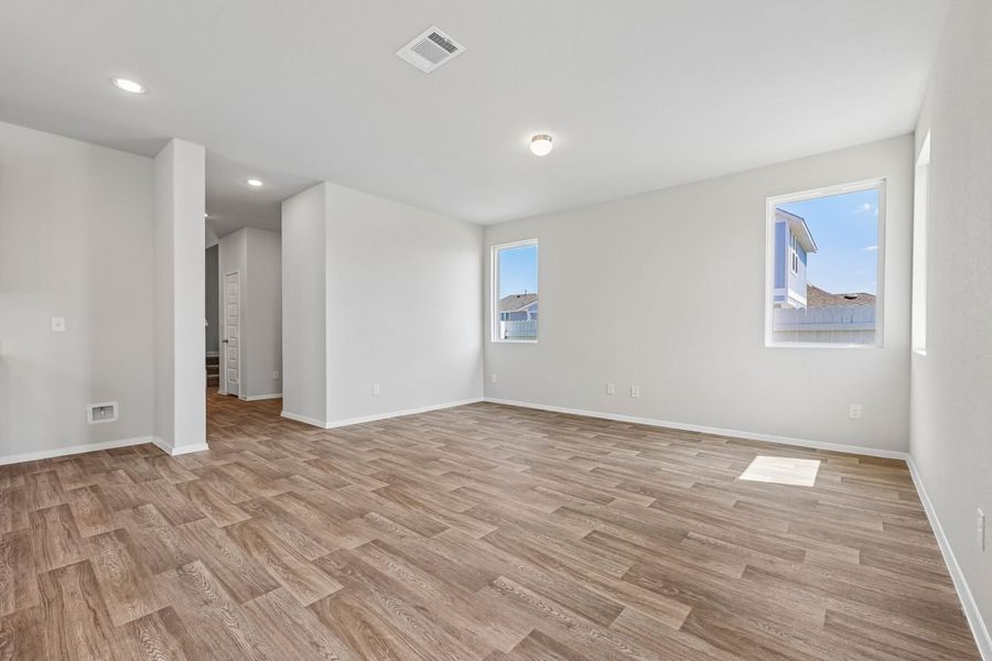 Spacious, unfurnished interior of a new home in Harvest Ridge, Elgin (Image 12).