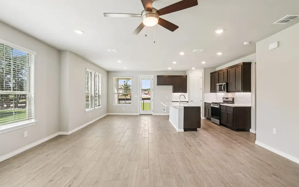 Spacious, unfurnished interior of a new home in Cottage at Kissing Tree, San Marcos (Image 9).