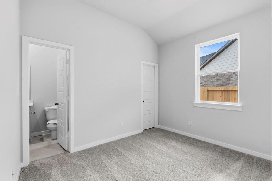 Spacious, unfurnished interior of a new home in Sienna 45', 50', Missouri City (Image 35).