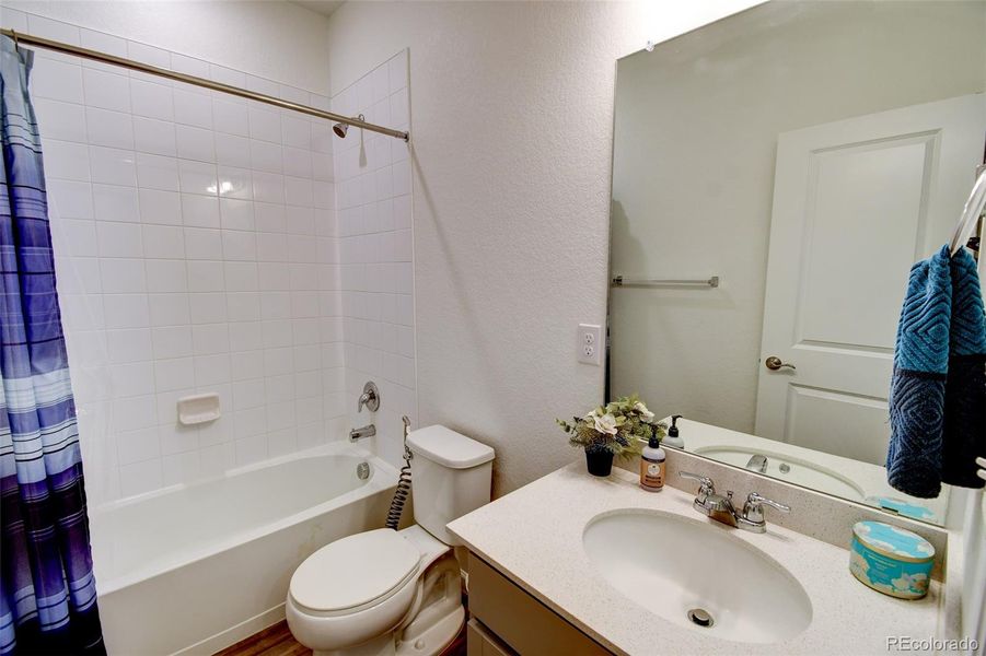 Upstairs full bathroom
