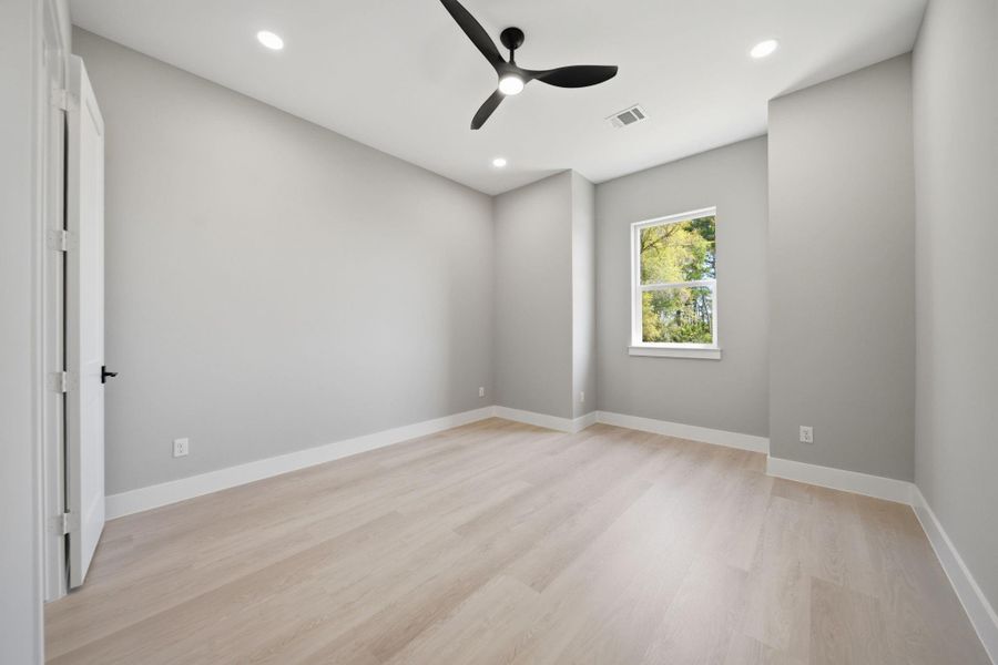 Spacious, unfurnished interior of a new home in , Tomball (Image 45).