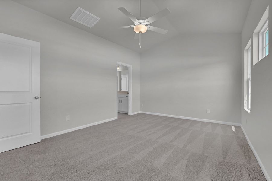 Spacious, unfurnished interior of a new home in River Tide Farms, Bolivia (Image 29).