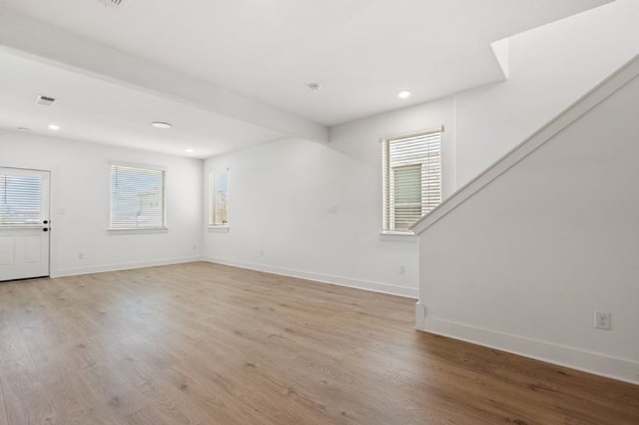 Spacious, unfurnished interior of a new home in Crosswinds, Kyle (Image 12).