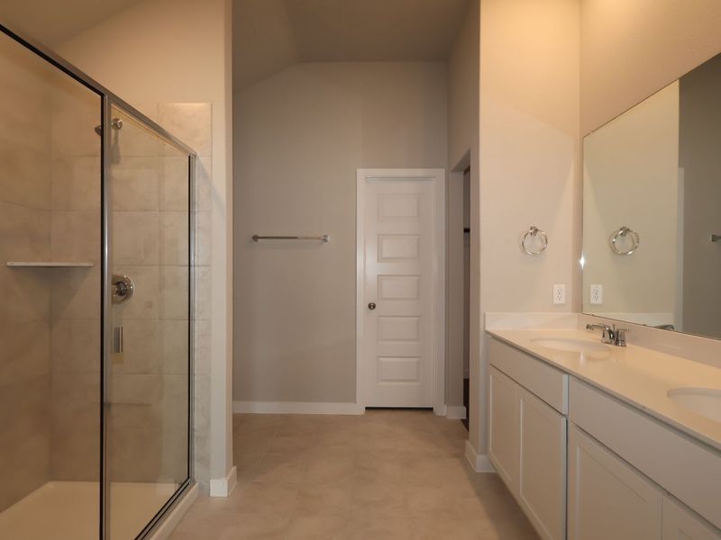 Owner's Bathroom Owner's Bathroom