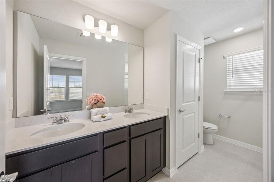 Furnished interior view inside a new home in , Winter Garden (Image 9).