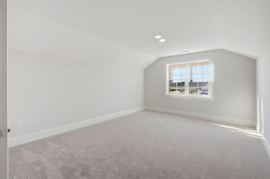 Spacious, unfurnished interior of a new home in Sidbury Landing, Wilmington (Image 18).