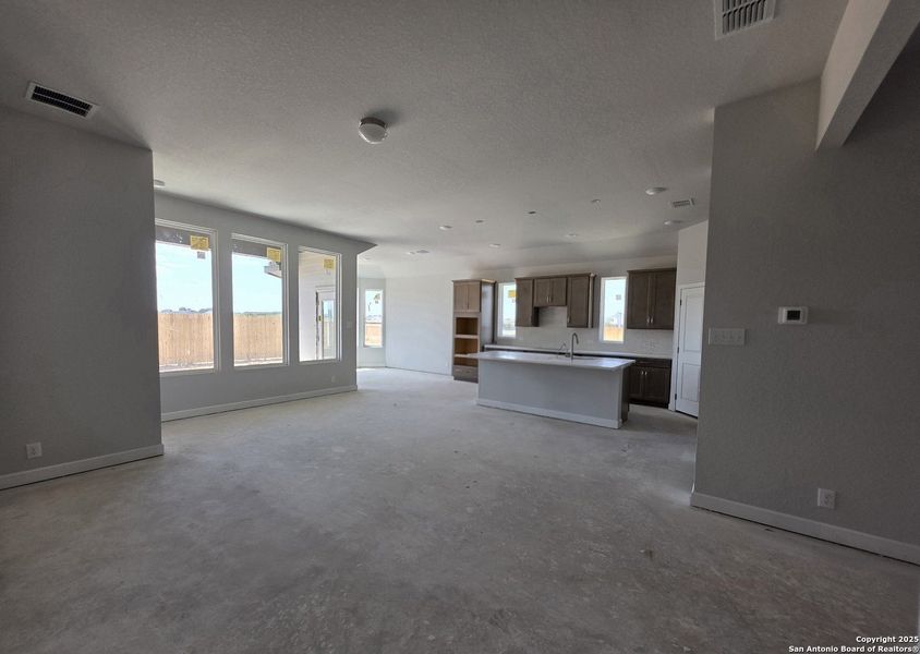 Spacious, unfurnished interior of a new home in The Heights at Saddlebrook Ranch 60's, Schertz (Image 14).