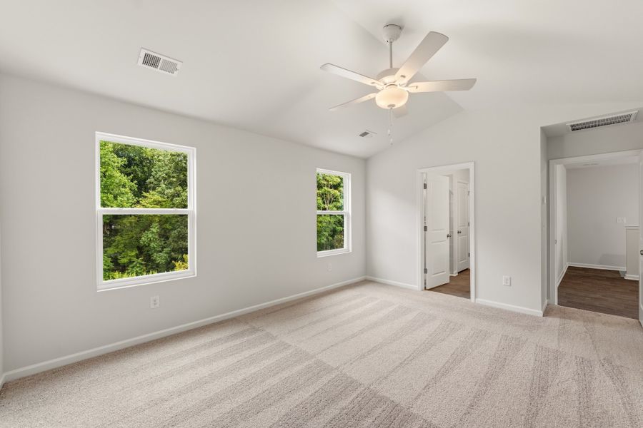 Spacious, unfurnished interior of a new home in Richmond Hill, Inman (Image 25).