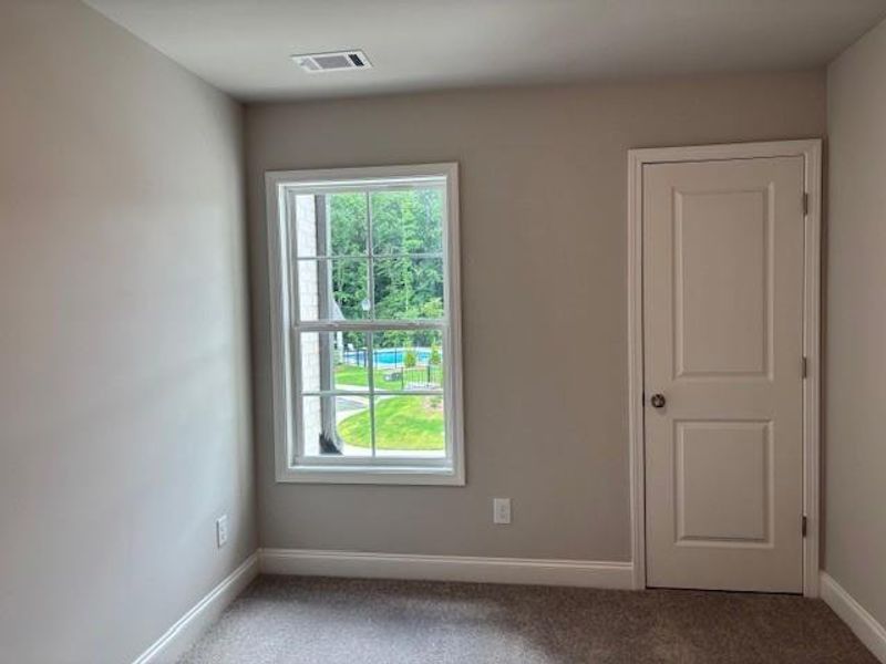 Spacious, unfurnished interior of a new home in Riversong, Duluth (Image 11).
