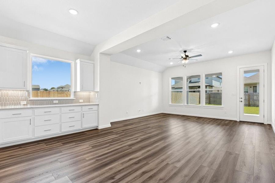 Spacious, unfurnished interior of a new home in University Heights, Round Rock (Image 19).