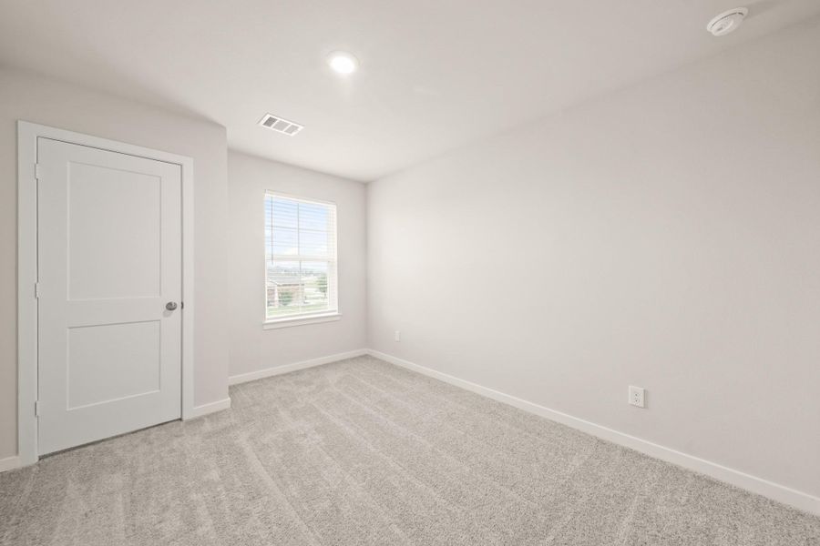 Spacious, unfurnished interior of a new home in Lago Mar, Texas City (Image 15).