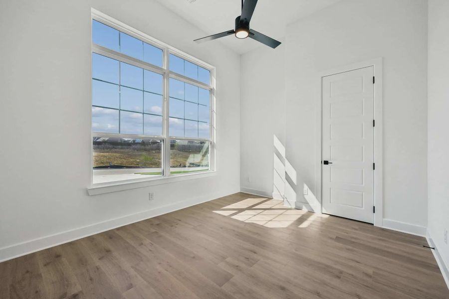 Representative unfurnished interior of a home built from the Sicily by Chesmar Homes in Lakeway Estates, Waxahachie (Image 15).