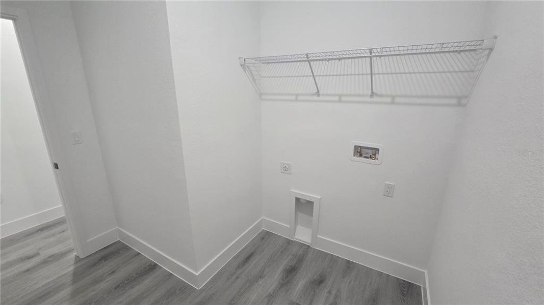 Spacious, unfurnished interior of a new home in , Citrus Springs (Image 25).