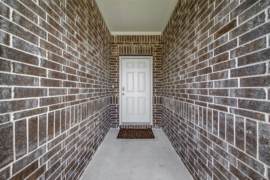 Exterior details and patio area of a home in , Katy (Image 4).