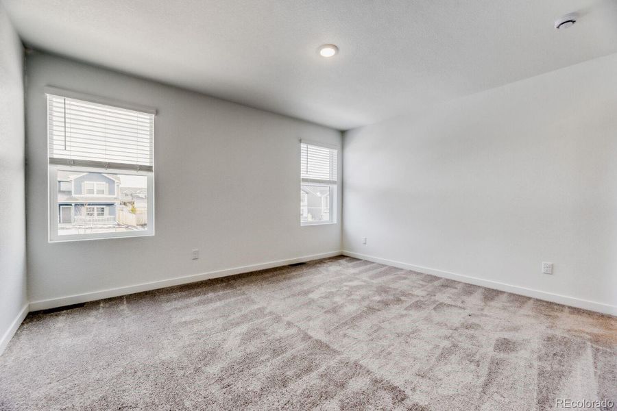 Spacious, unfurnished interior of a new home in Copper Chase, Colorado Springs (Image 10).