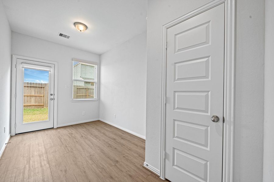 Spacious, unfurnished interior of a new home in , Missouri City (Image 14).