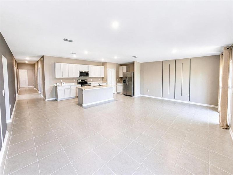 Spacious, unfurnished interior of a new home in , Lake Wales (Image 15).