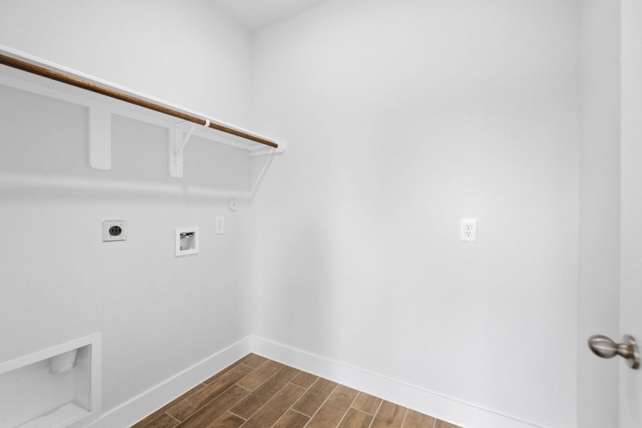 Spacious, unfurnished interior of a new home in Pecan Estates, Crosby (Image 43).