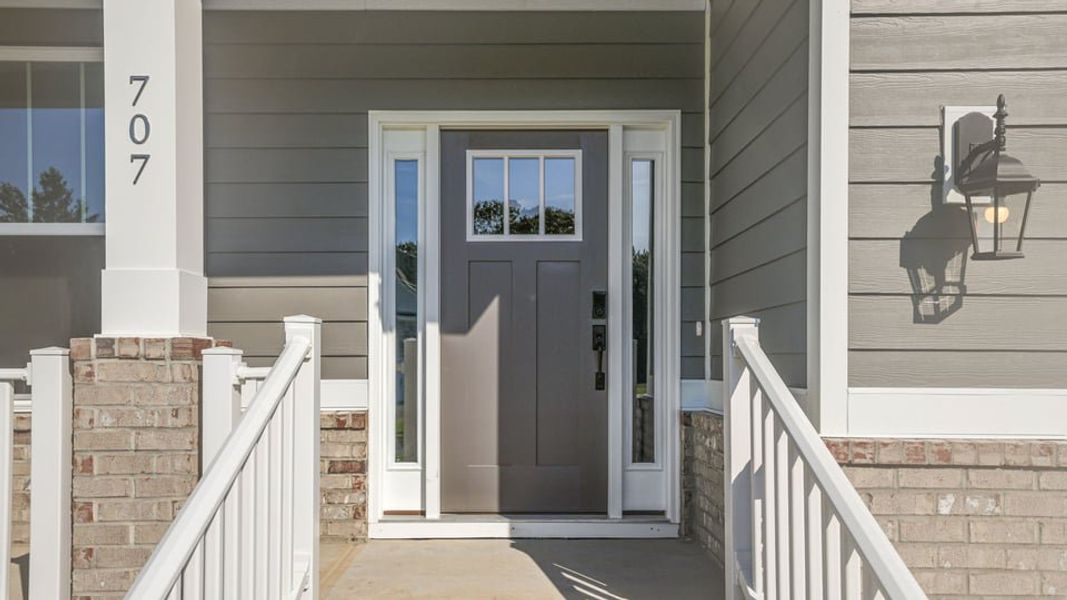 Exterior details and patio area of a home in Campbell Ridge, Piedmont (Image 3).